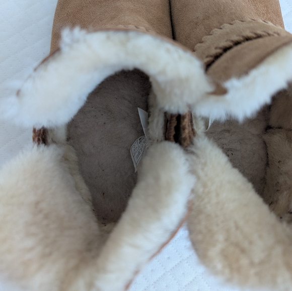 UGG Womens McKay Chestnut Sheepskin Ankle Boots Size 8.5 winter fur trendy - Picture 13 of 16